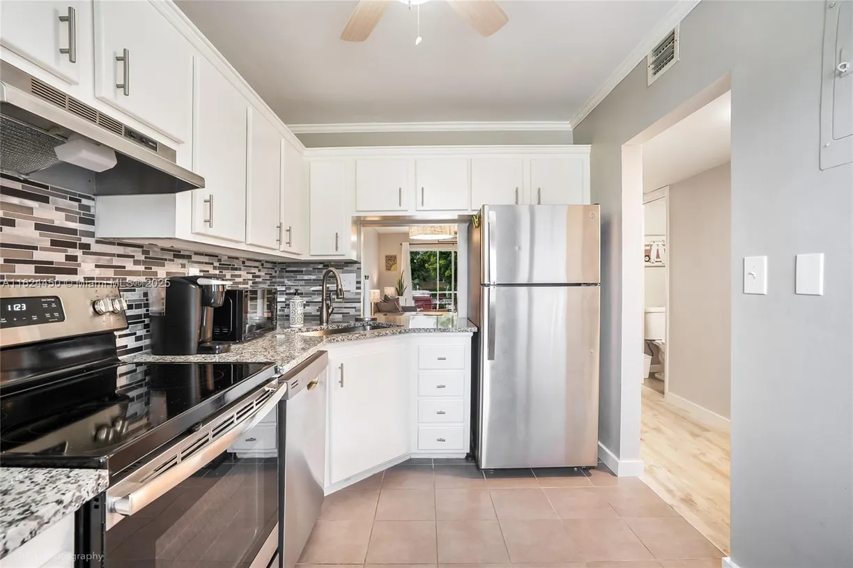South Florida Real Estate | View 860 SE 6th Ave, 209 | 1 Bed, 1 Bath
