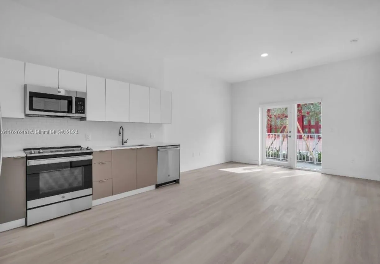 South Florida Real Estate | View 501 N DIXIE HWY, C102 | Listing