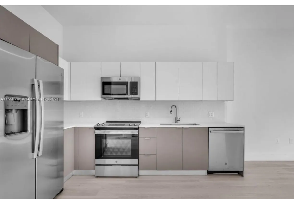 South Florida Real Estate | View 501 N DIXIE HWY, C102 | Listing