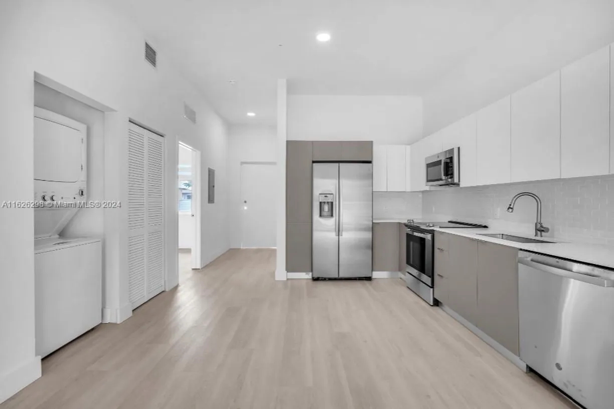 South Florida Real Estate | View 501 N DIXIE HWY, C102 | 2 Beds, 2 Baths