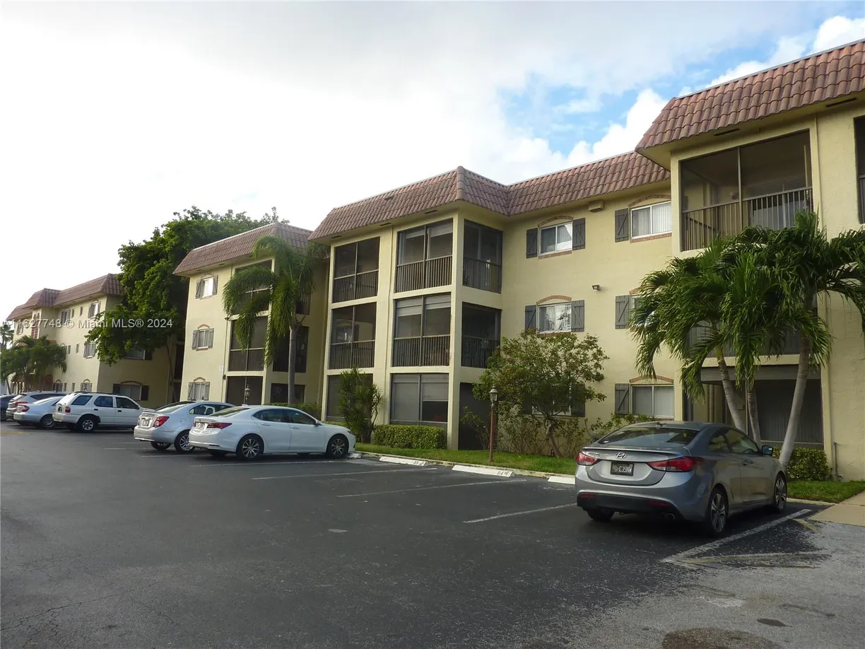 South Florida Real Estate | View 251 S Cypress Rd, 125 | Listing
