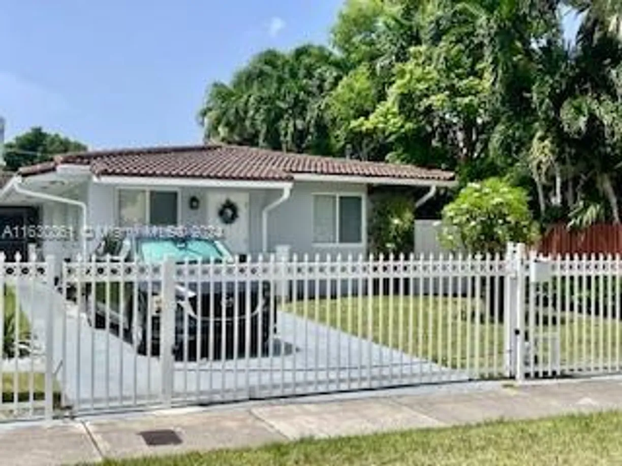 South Florida Real Estate | View 3611 SW 23rd St, 3611 | 2 Beds, 1 Bath