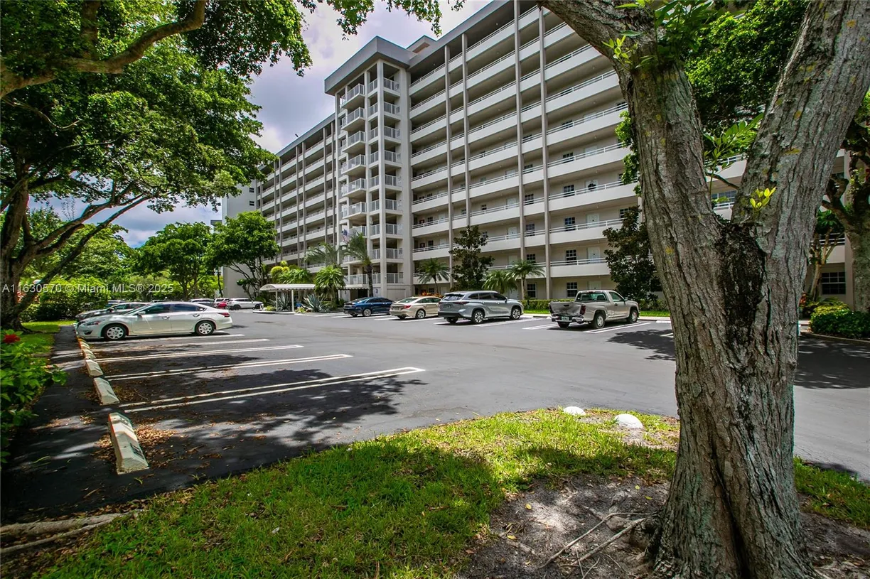 South Florida Real Estate | View 575 Oaks Ln, 206 | 2 Beds, 2 Baths