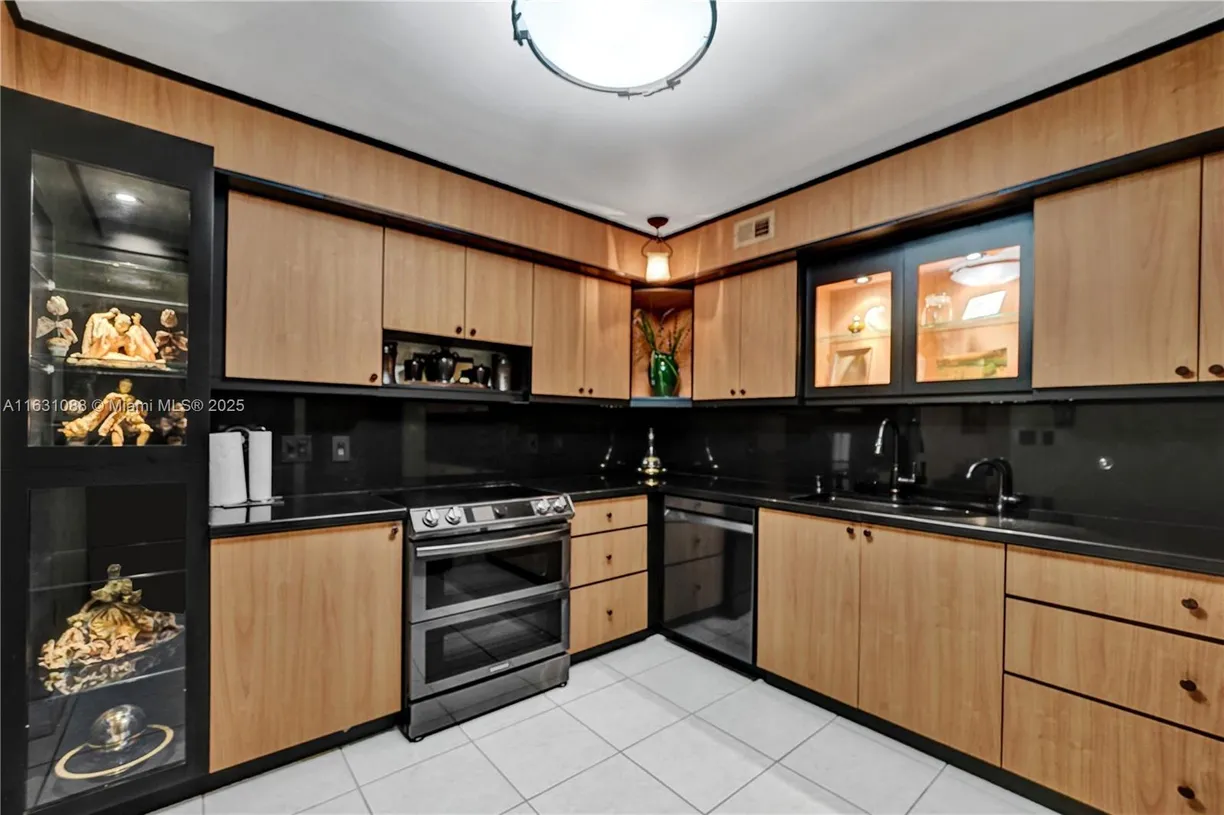 South Florida Real Estate | View 2802 N 46th Ave, B425 | 1 Bed, 1 Bath