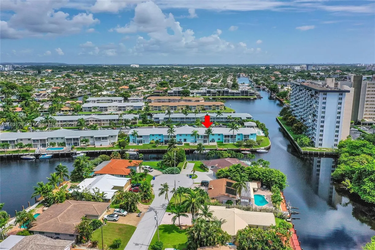 South Florida Real Estate | View 931 SE 9th Ave, 15 | 2 Beds, 1 Bath