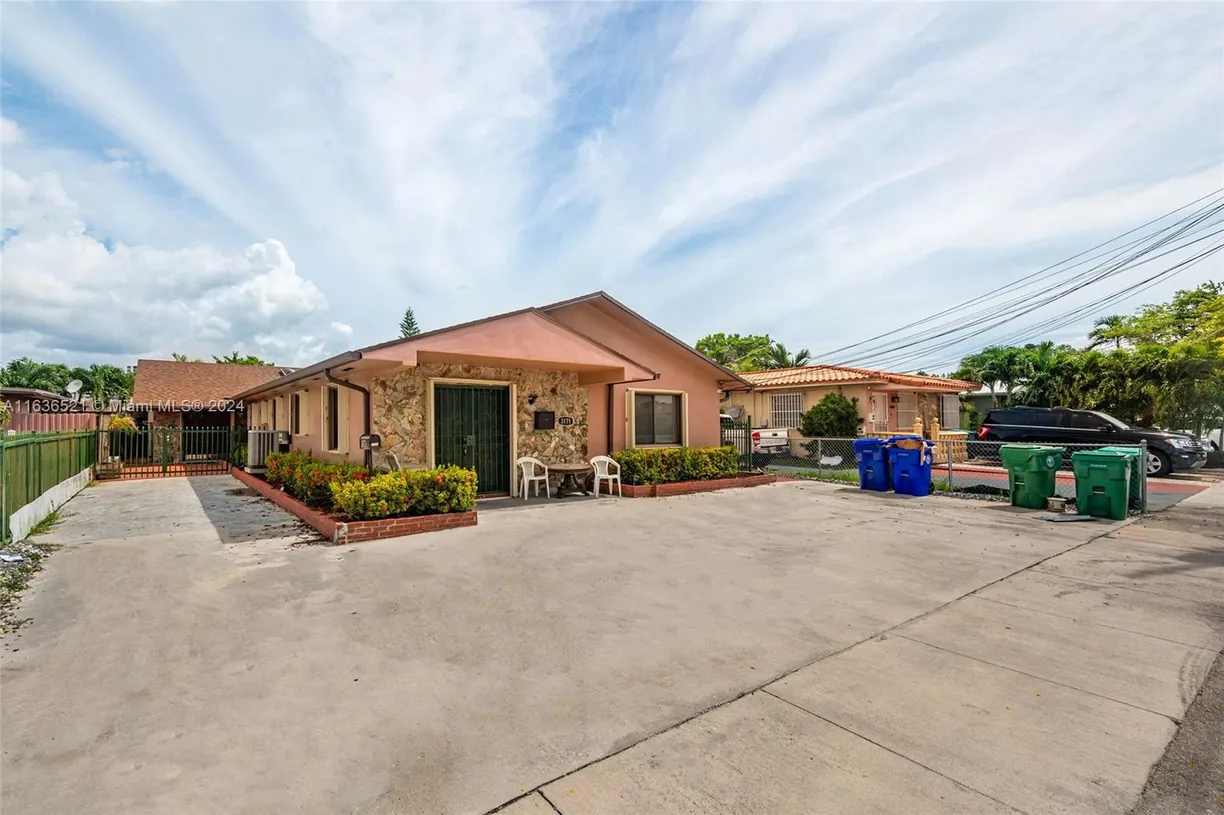South Florida Real Estate | View 3173 SW 25th Ter, 3173 | 2 Beds, 2 Baths