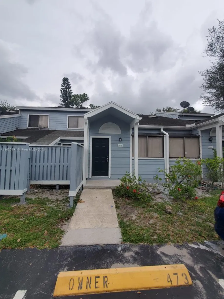 South Florida Real Estate | View  | 2 Beds, 2 Baths