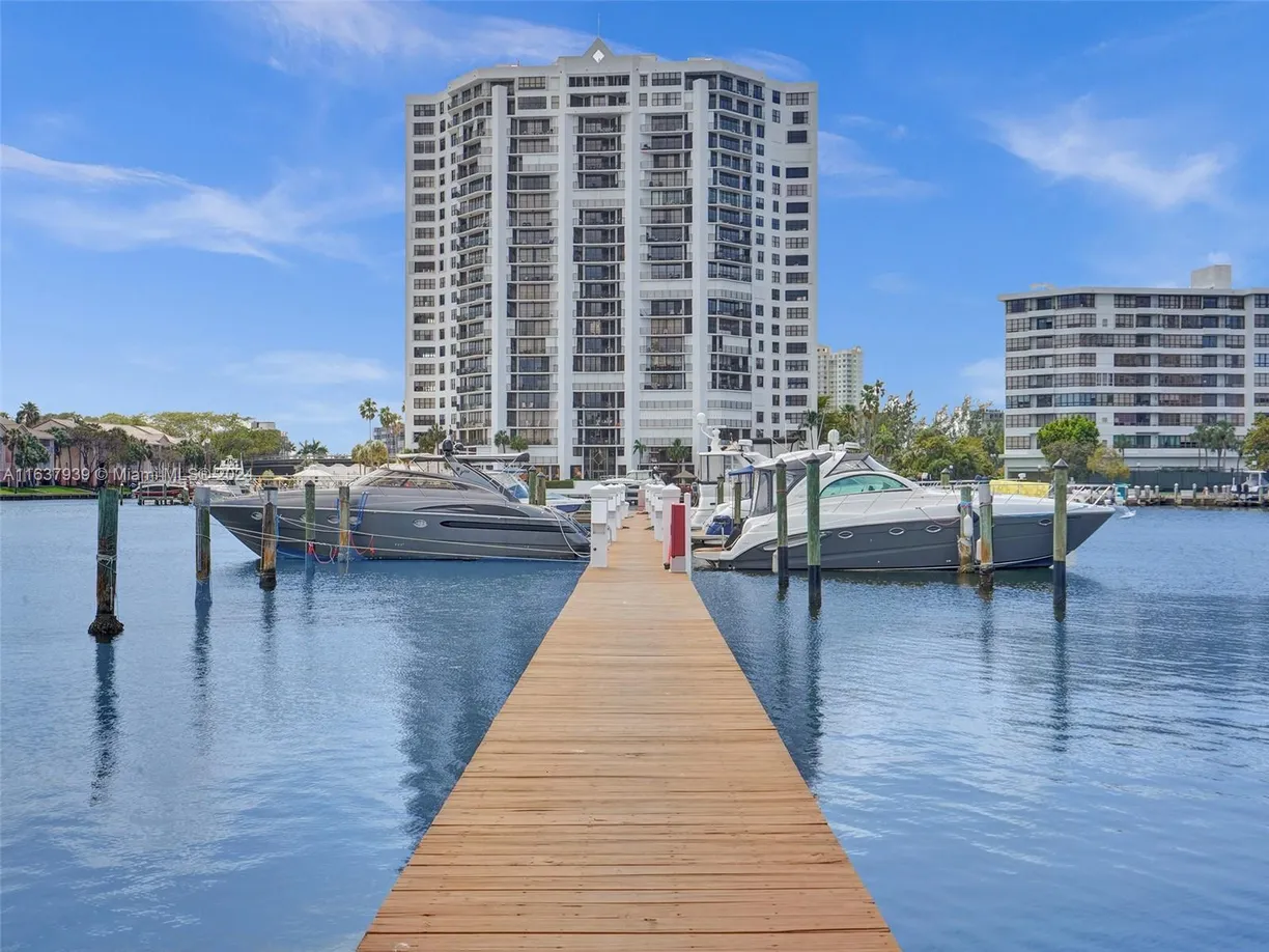 South Florida Real Estate | View 2667 S Parkview Dr, 2667 | Listing