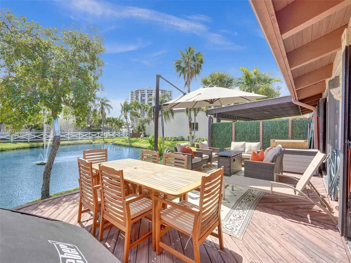 South Florida Real Estate | View 2667 S Parkview Dr, 2667 | Listing