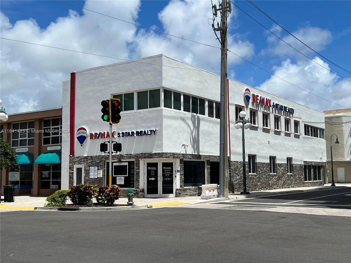 South Florida Real Estate | View 1901 Harrison St, 106