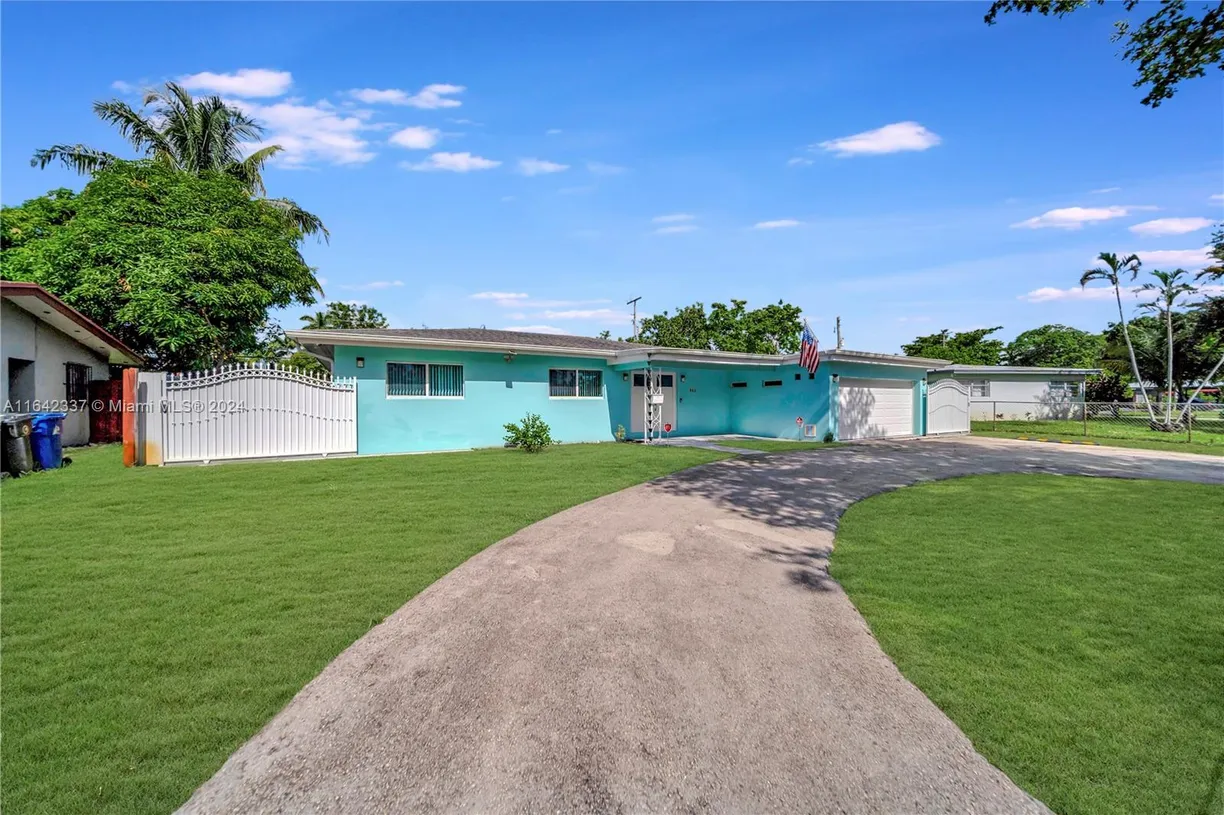 South Florida Real Estate | View 811 SW 39th Ave | Listing