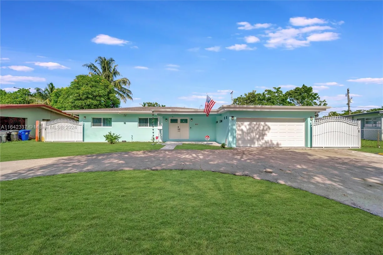South Florida Real Estate | View 811 SW 39th Ave | 3 Beds, 2 Baths