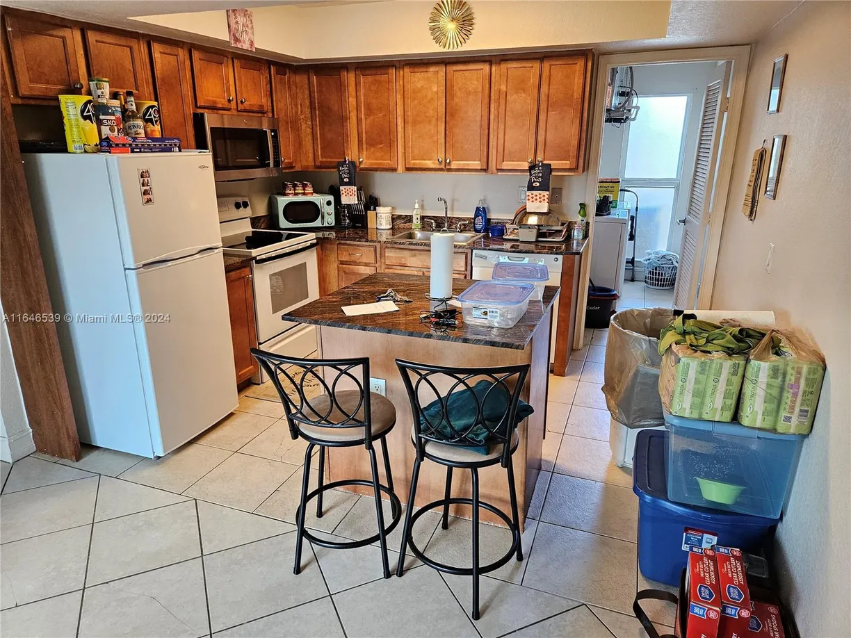 South Florida Real Estate | View 517 SW 1st Ct, 517 | 2 Beds, 1 Bath