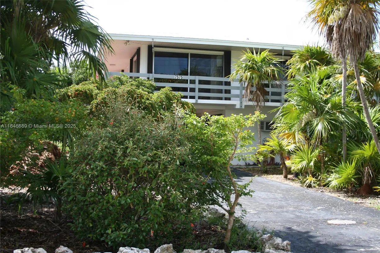 South Florida Real Estate | View  | 2 Beds, 2 Baths