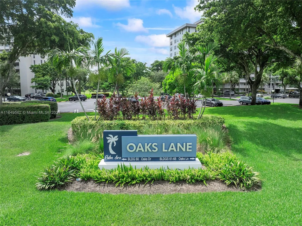 South Florida Real Estate | View 575 Oaks Ln, 909 | 2 Beds, 2 Baths