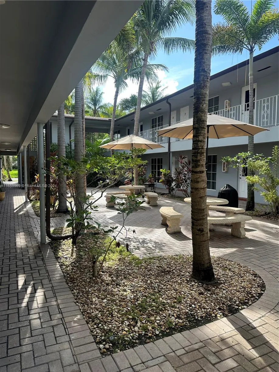 South Florida Real Estate | View 105 NE 12th Ave, 5 | 1 Bed, 1 Bath