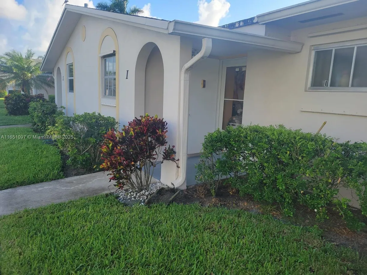 South Florida Real Estate | View 2622 Emory Dr, I | 1 Bed, 1 Bath