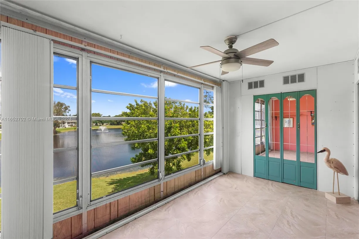 South Florida Real Estate | View 3024 Farnham O, 3024 | Listing