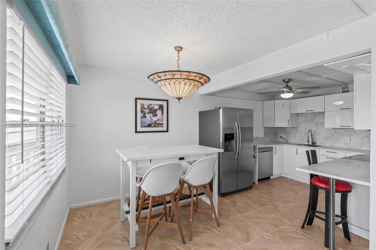 South Florida Real Estate | View 3024 Farnham O, 3024 | Listing