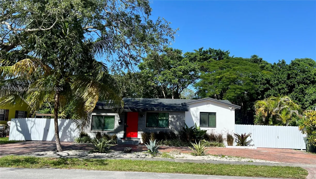 South Florida Real Estate | View  | 3 Beds, 2 Baths
