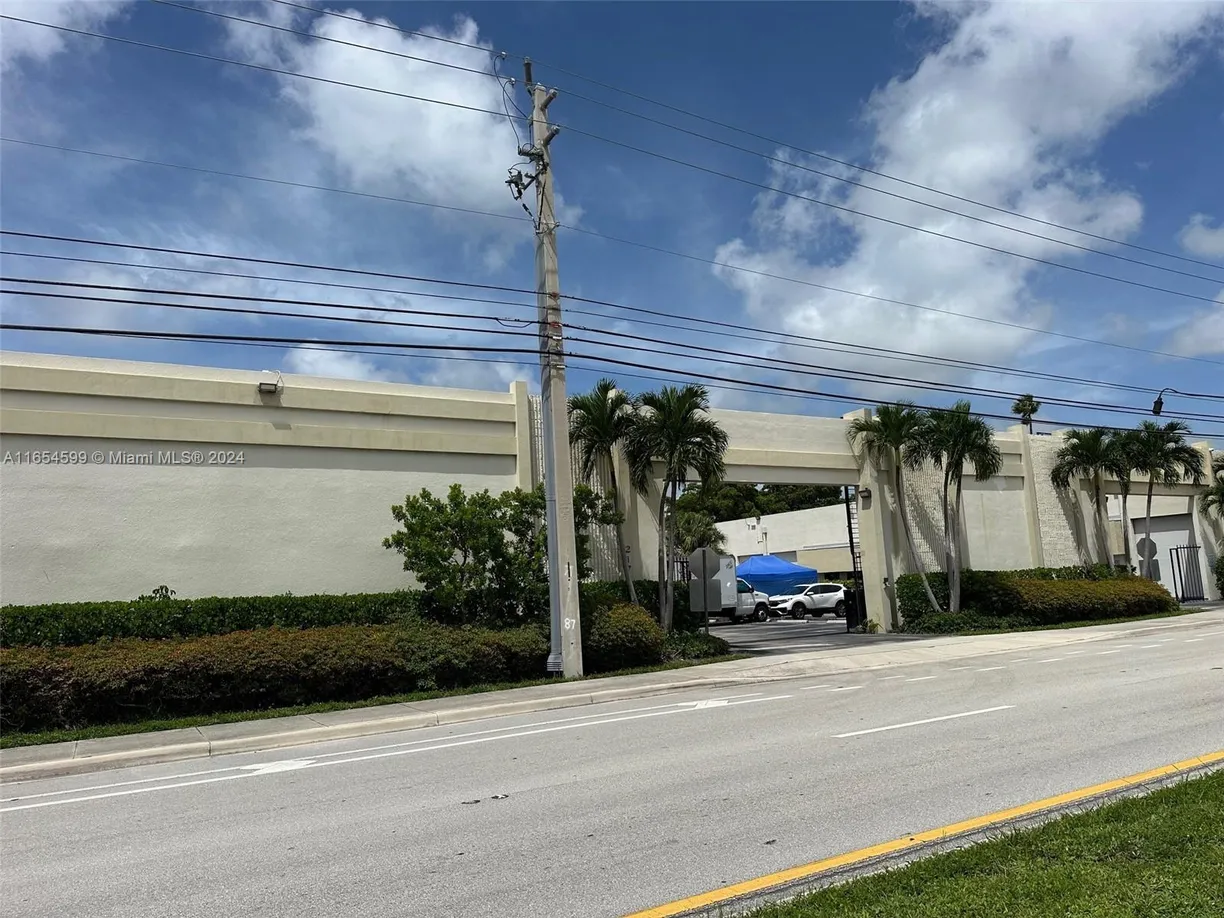 South Florida Real Estate | View 2175 N Andrews Ave, 5