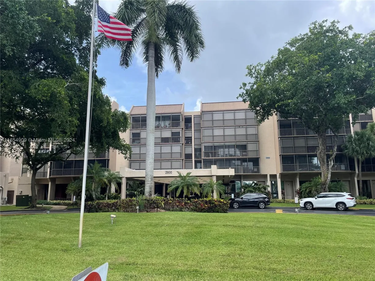 South Florida Real Estate | View 2802 N 46th Ave, B322 | 2 Beds, 2 Baths