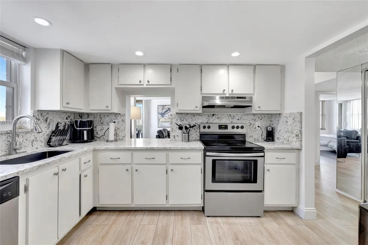 South Florida Real Estate | View 3015 N Ocean Blvd, 6A | Listing