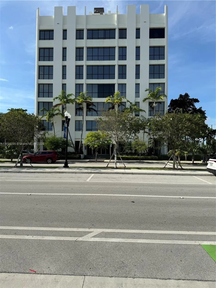 South Florida Real Estate | View 2450 Hollywood Blvd, CU404