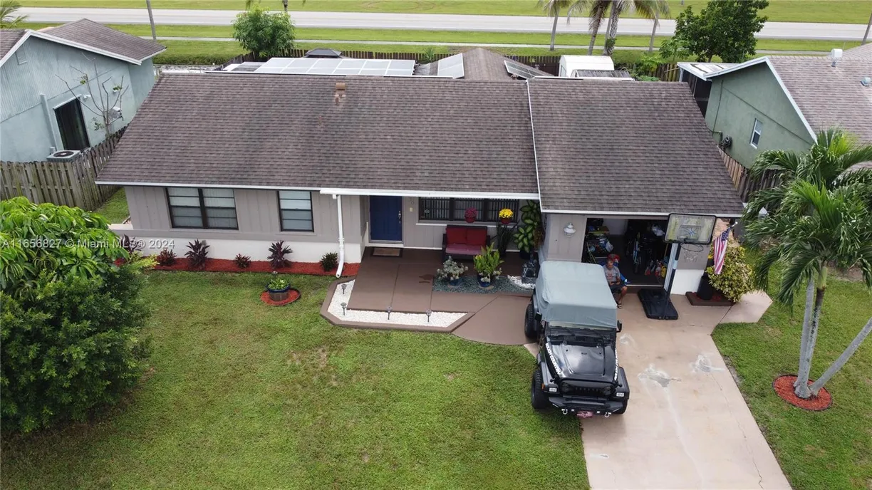 South Florida Real Estate | View 9430 Saddlebrook Dr | Listing