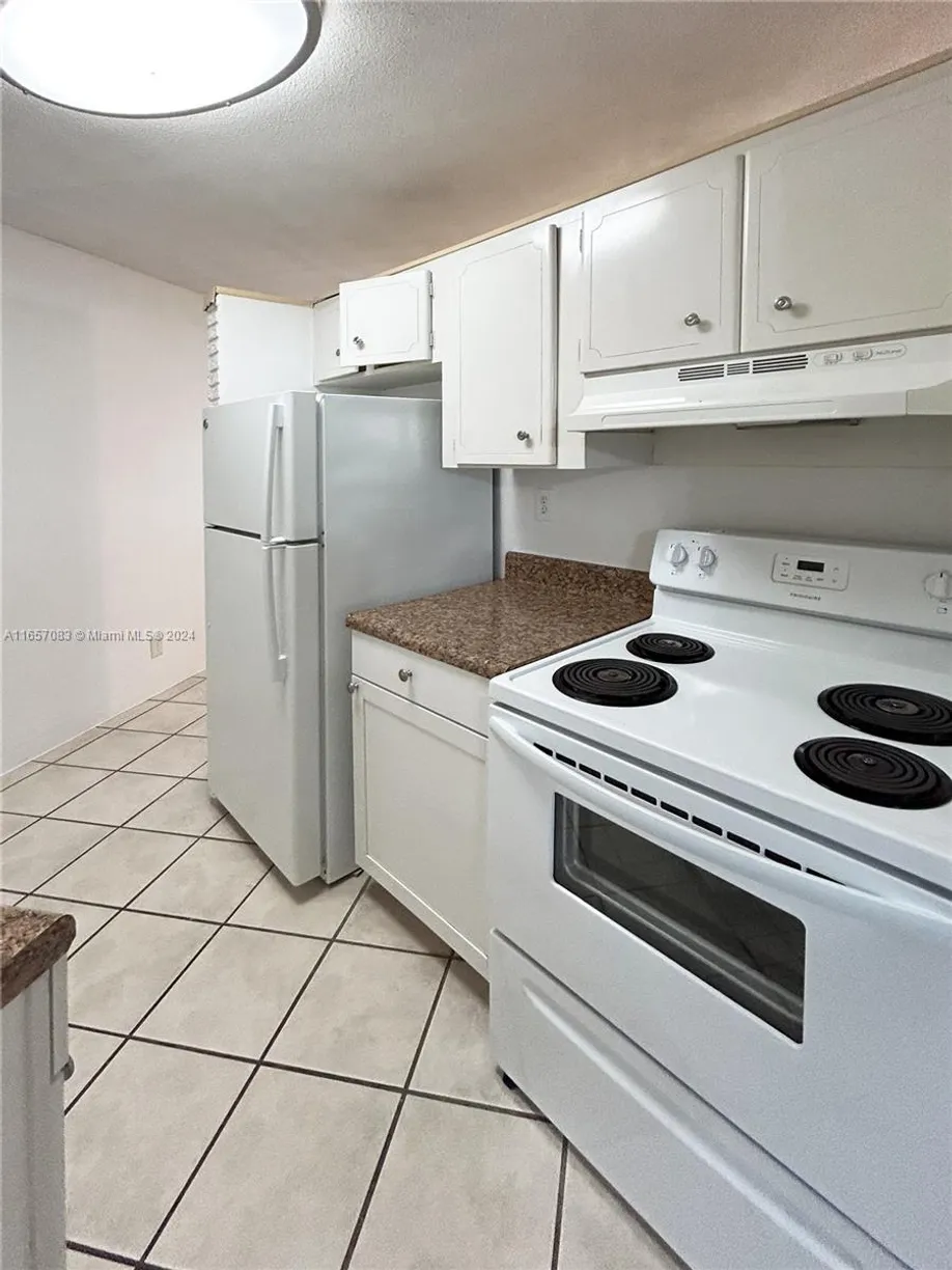 South Florida Real Estate | View 3049 NW 9th Ave, 4 | 1 Bed, 1 Bath