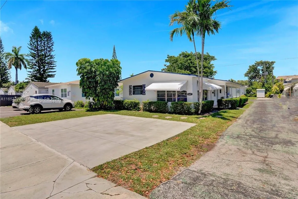 South Florida Real Estate | View 2627 Lincoln St | Listing