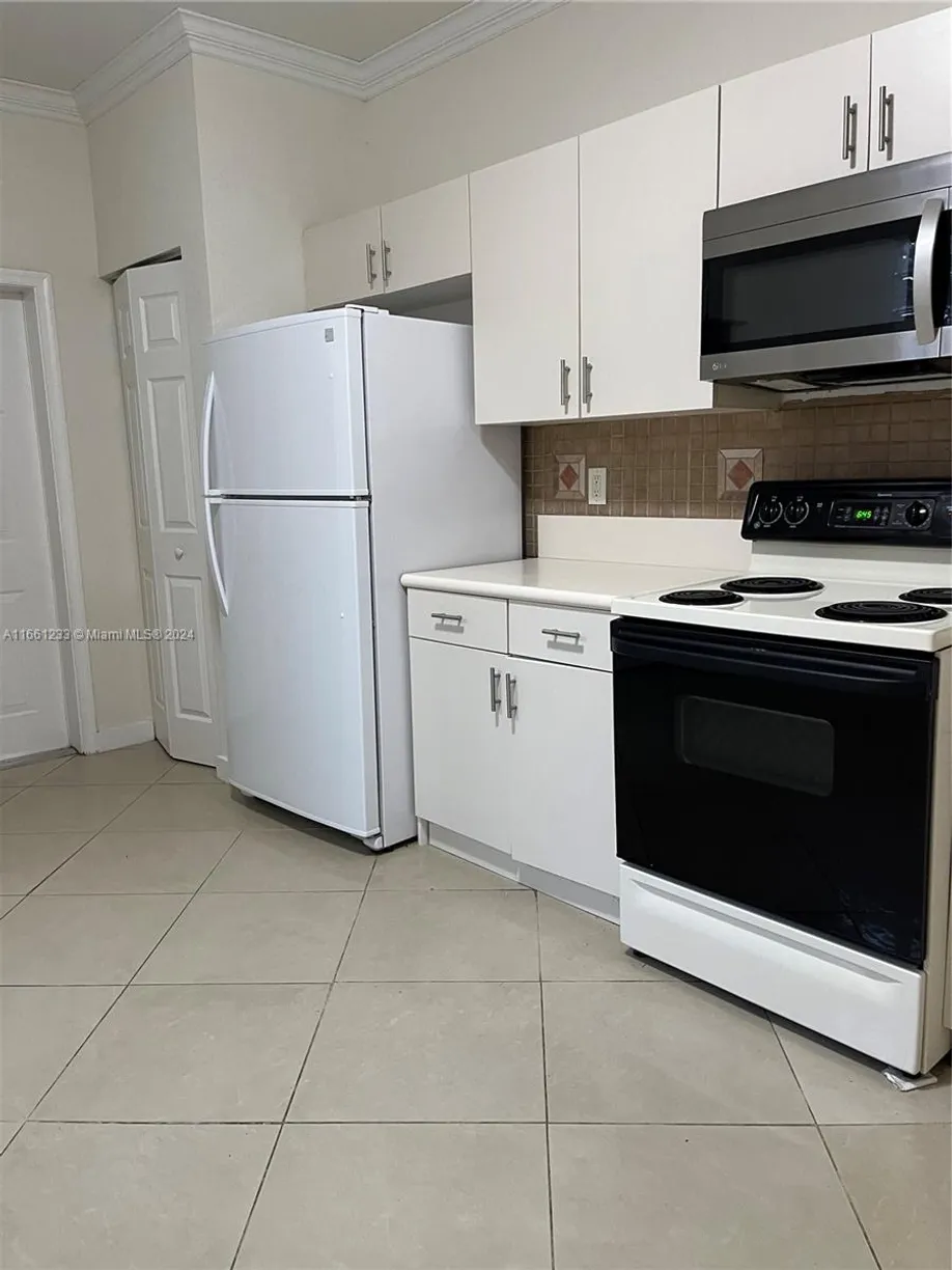South Florida Real Estate | View 4014 Peppertree Dr | Listing