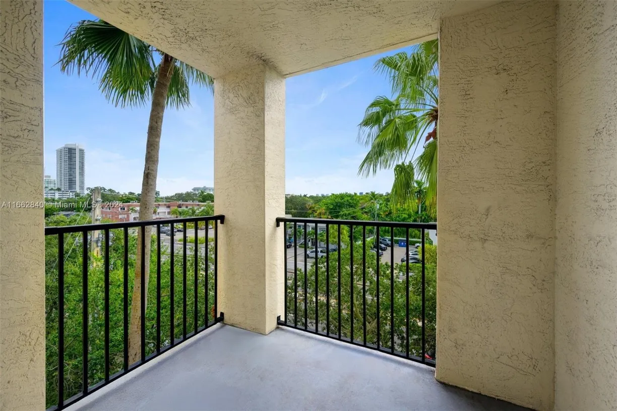 South Florida Real Estate | View 520 SE 5th Ave, 1303 | 3 Beds, 2 Baths