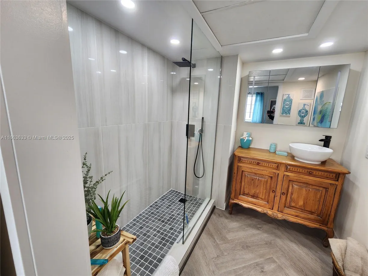 South Florida Real Estate | View 659 W Oakland Park Blvd, 218C | 1 Bed, 1 Bath
