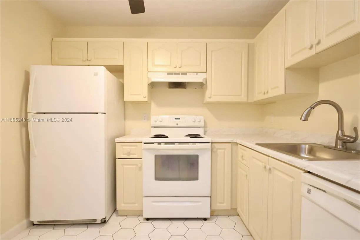 South Florida Real Estate | View 2821 Somerset Dr, 309 | Listing