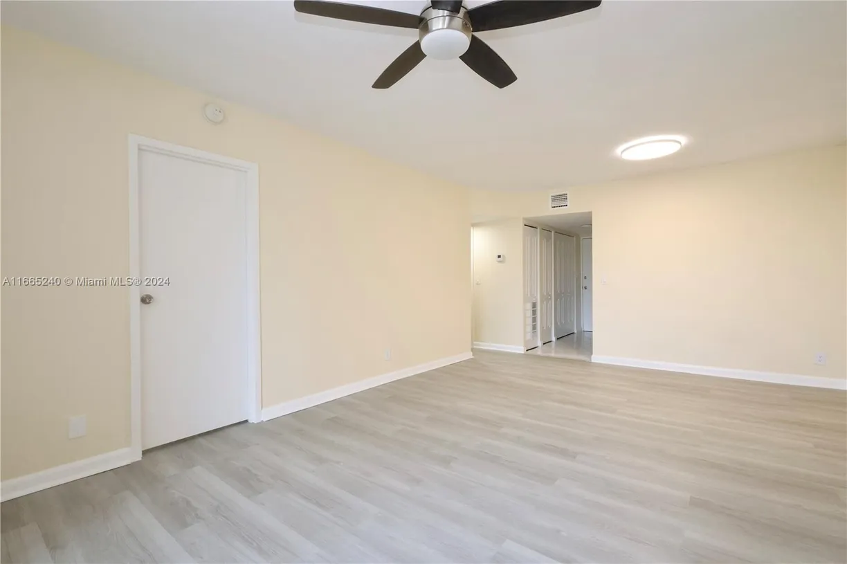 South Florida Real Estate | View 2821 Somerset Dr, 309 | 2 Beds, 2 Baths