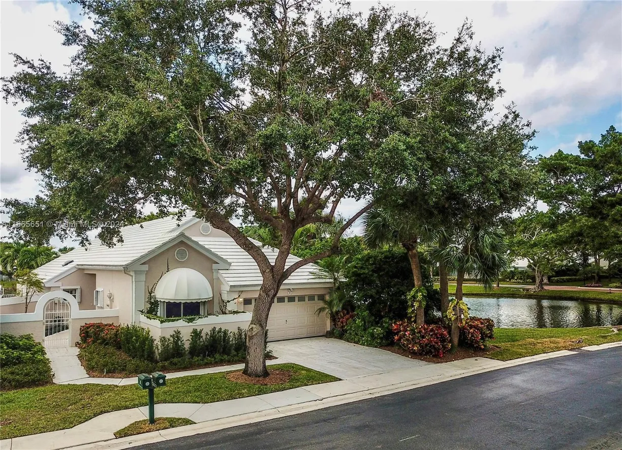 South Florida Real Estate | View  | 3 Beds, 2 Baths