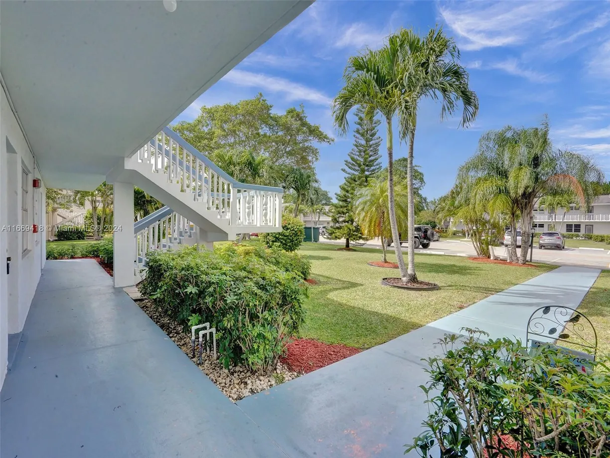 South Florida Real Estate | View 154 Markham H, 154 | Listing