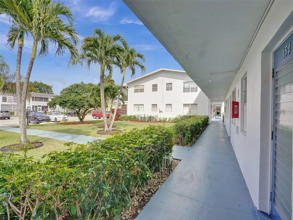 South Florida Real Estate | View 154 Markham H, 154 | Listing