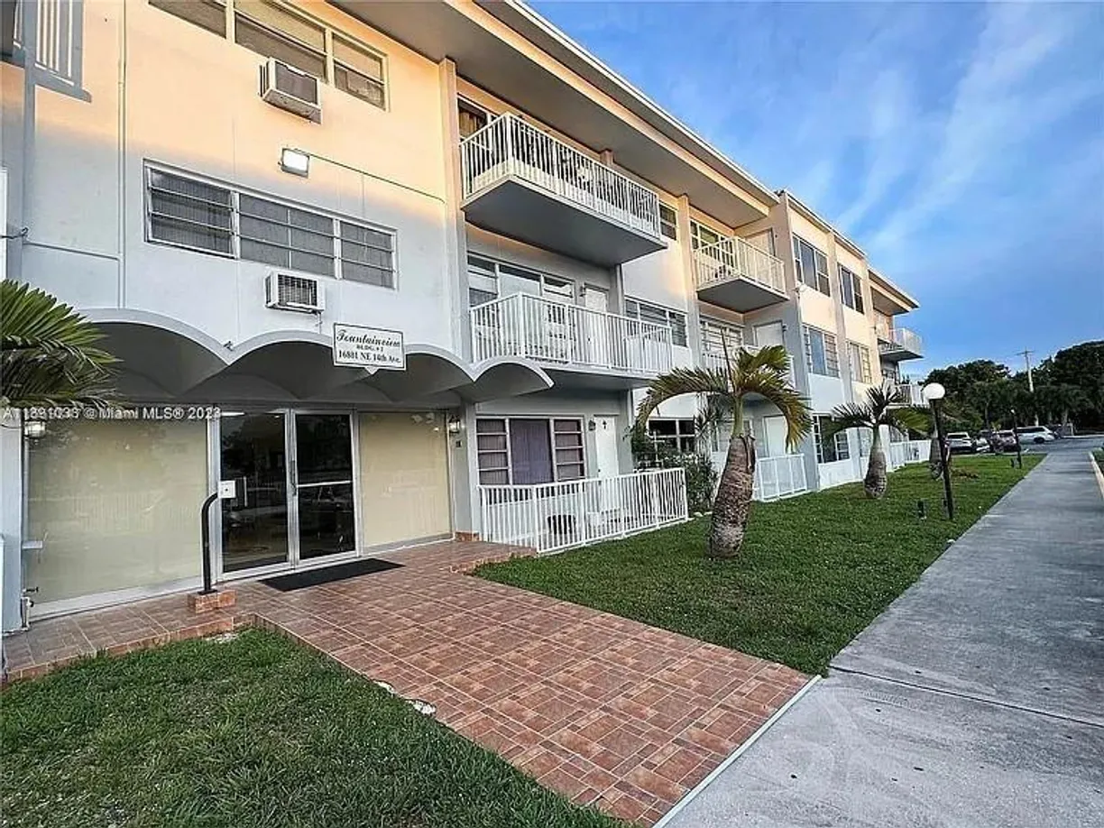South Florida Real Estate | View 16801 NE 14th Ave, 202 | 1 Bed, 1 Bath