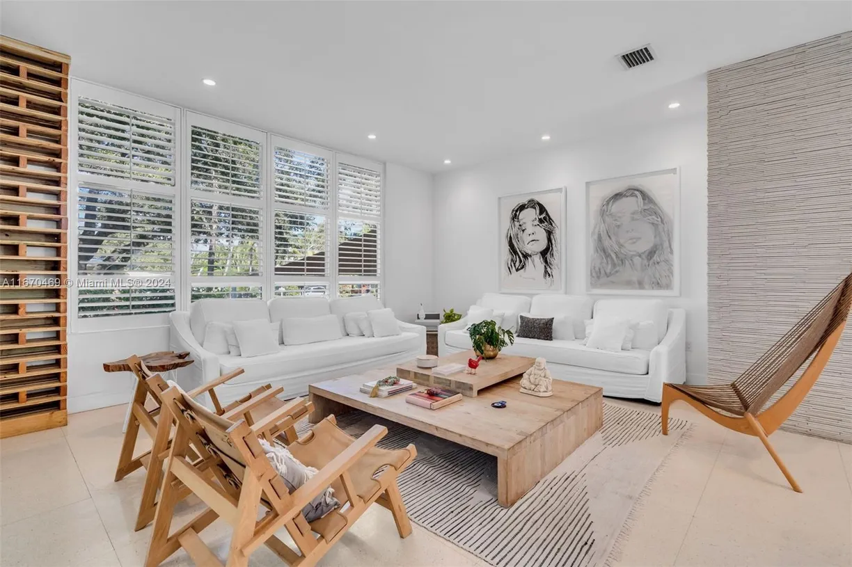 South Florida Real Estate | View 298 W Mcintyre St | Listing