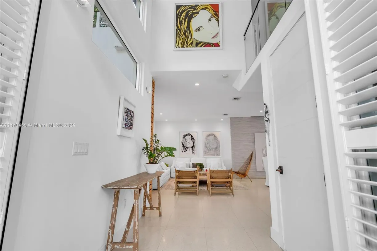 South Florida Real Estate | View 298 W Mcintyre St | Listing