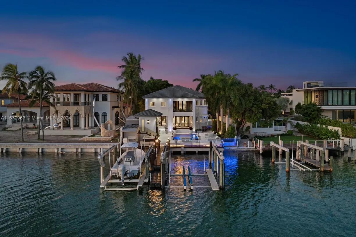 South Florida Real Estate | View 176 S Hibiscus Dr | Listing