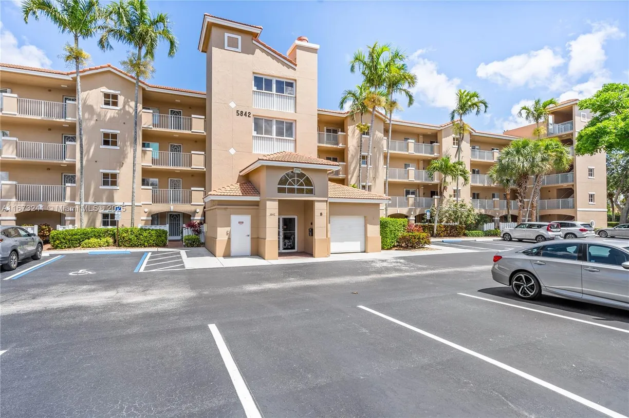 South Florida Real Estate | View 5842 Crystal Shores Dr, 208 | 3 Beds, 2 Baths