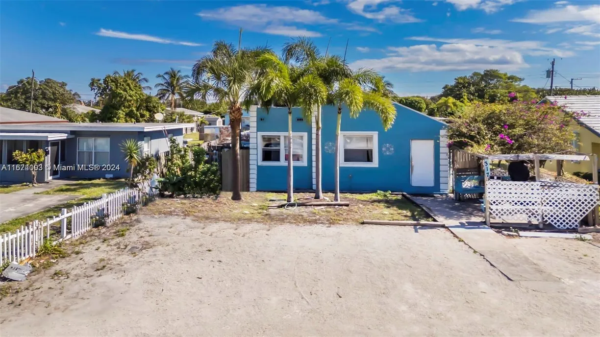 South Florida Real Estate | View 317 NW 4th Ave | 3 Beds, 1 Bath