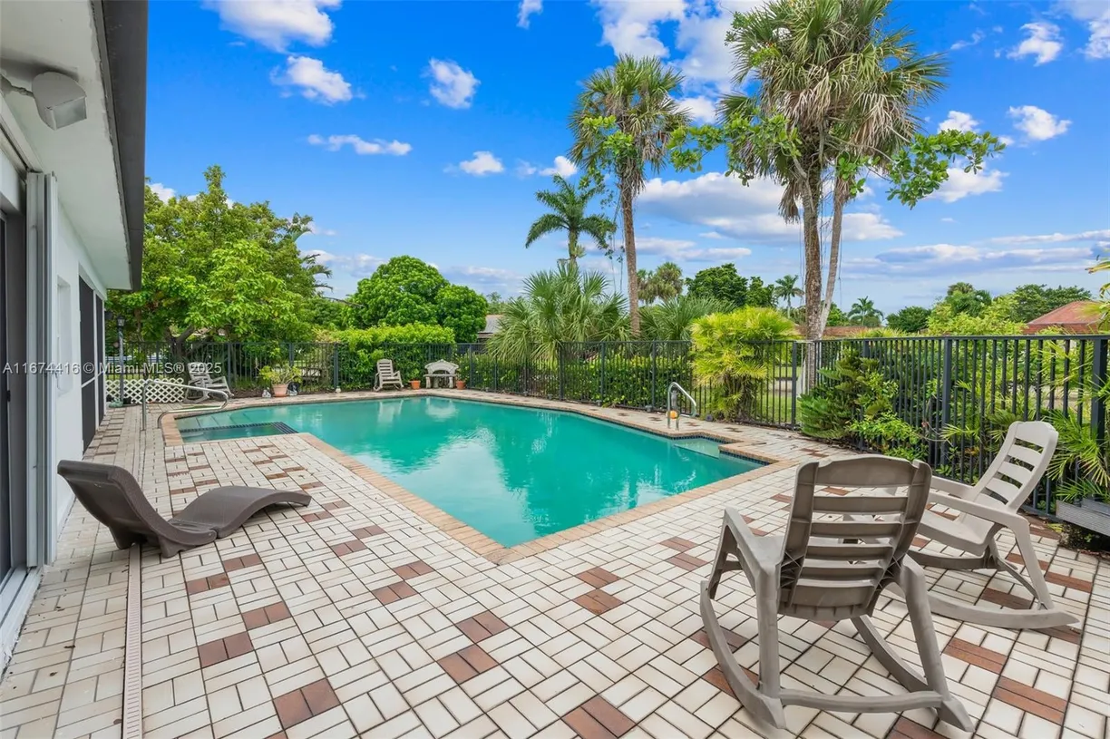 South Florida Real Estate | View 5106 Bayberry Ln | Listing