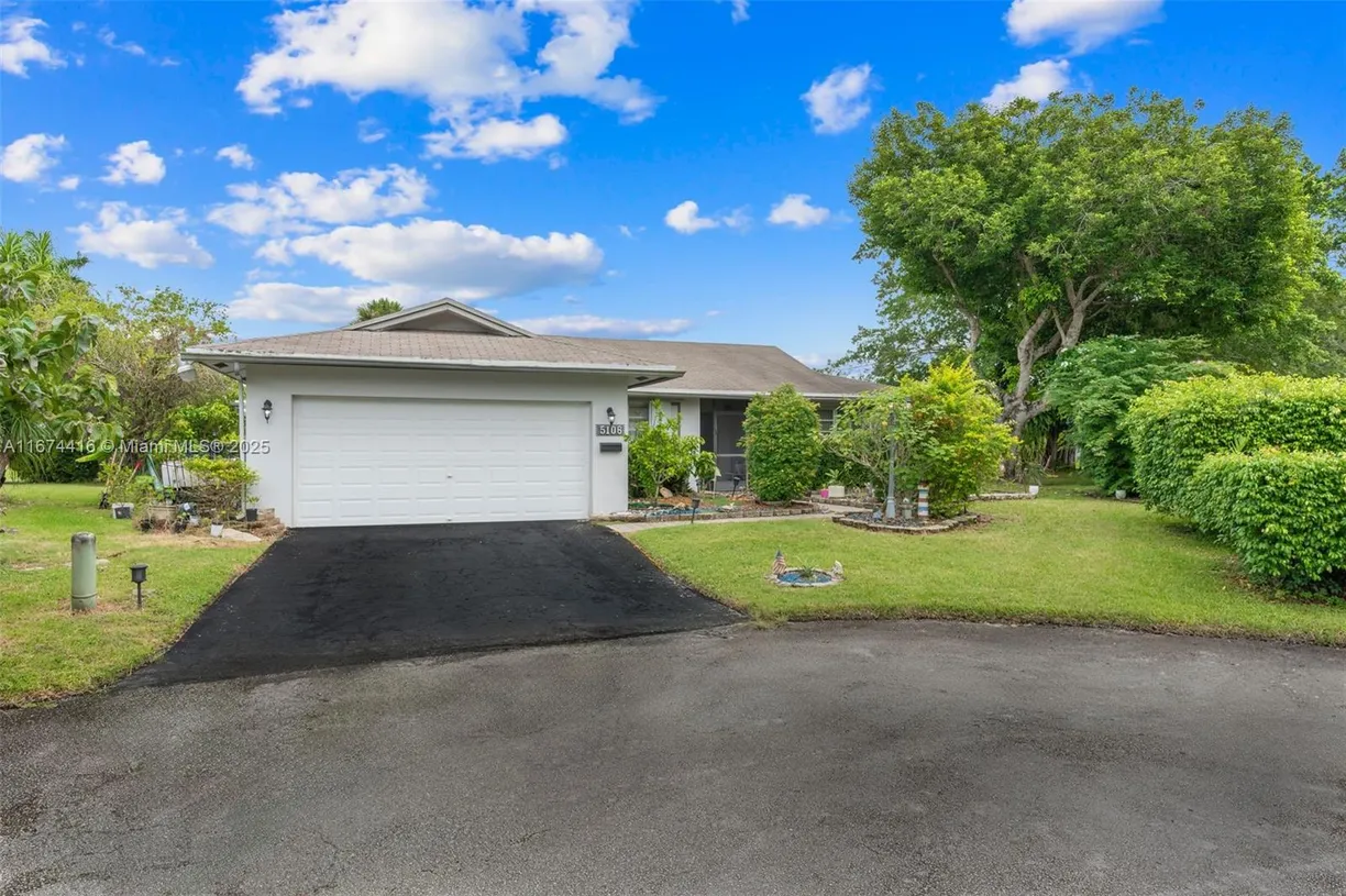 South Florida Real Estate | View 5106 Bayberry Ln | 3 Beds, 3 Baths