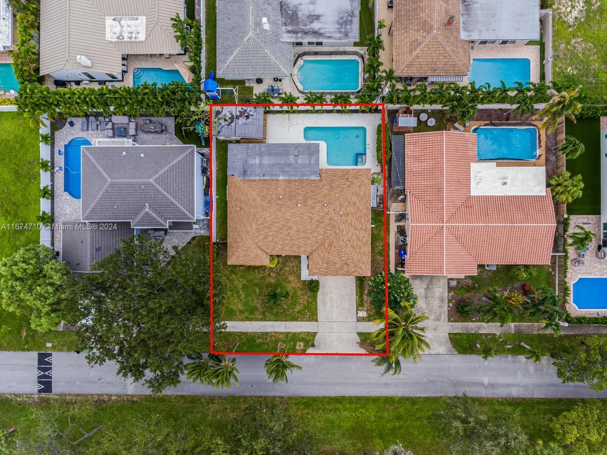 South Florida Real Estate | View 2505 NE 35th Dr | Listing