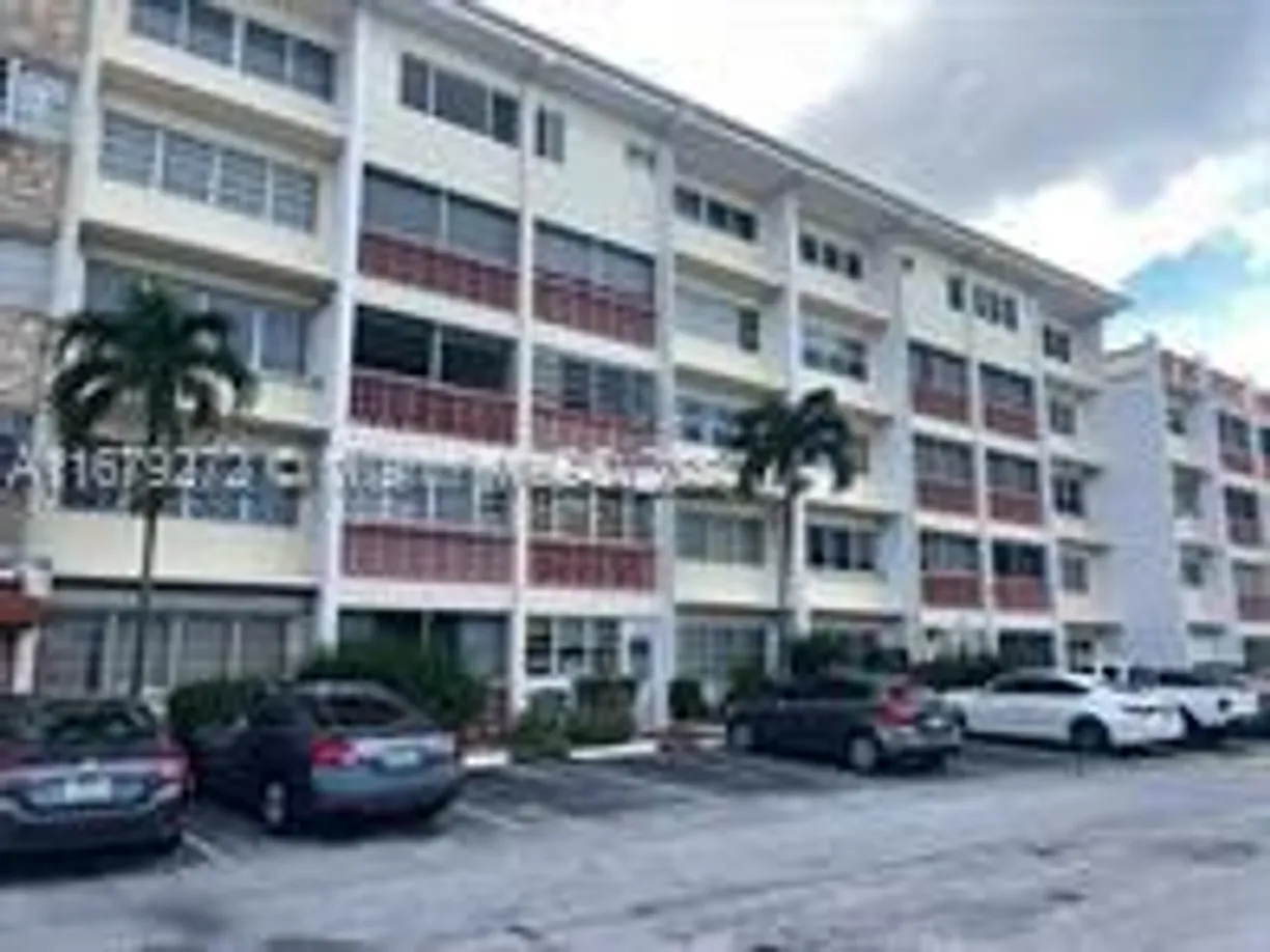 South Florida Real Estate | View 215 SE 3rd Ave, 207D | 2 Beds, 1 Bath