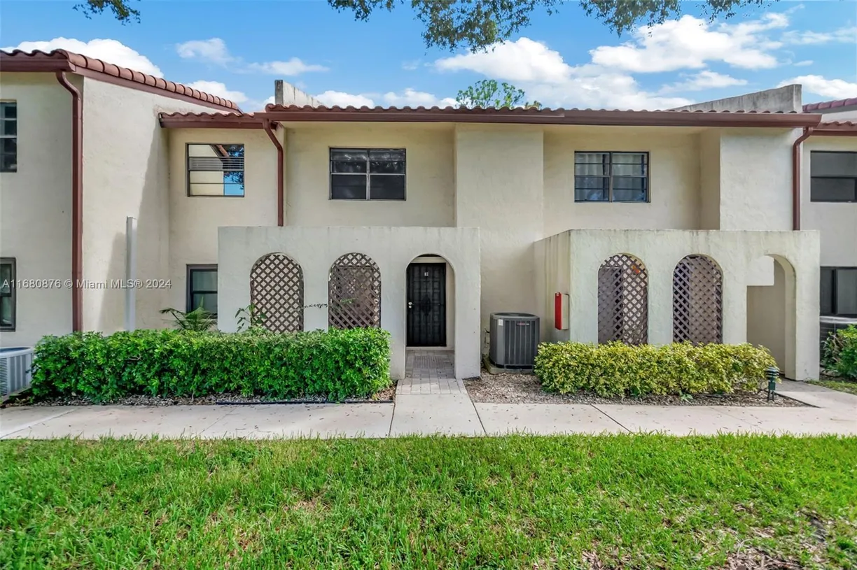 South Florida Real Estate | View 21864 Arriba Real, 3-E | 2 Beds, 2 Baths